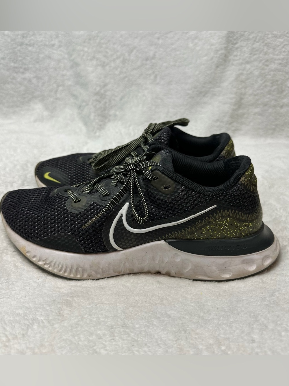 Nike Renew Run Black Volt Running Walking Shoes Sneakers Womens US 6 CT2509-001
